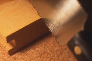 鋼板の接着に効果を発揮するシーリング材