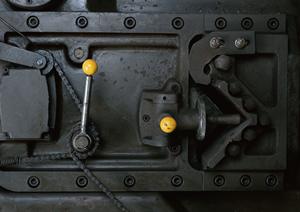 屋根に積もった雪を融雪設備で解決