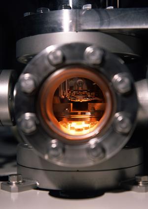 高い場所の作業に重宝できるローリングタワーレンタル